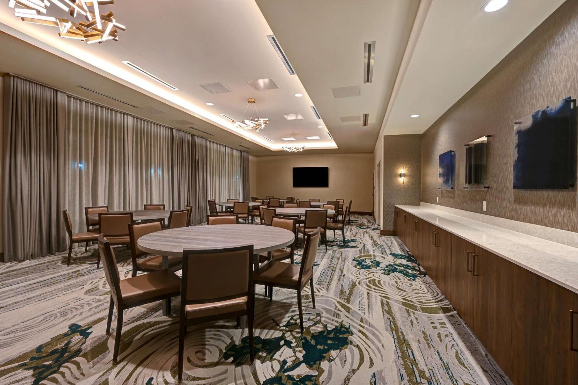 Hotel Homewood By Hilton Dallas 3*